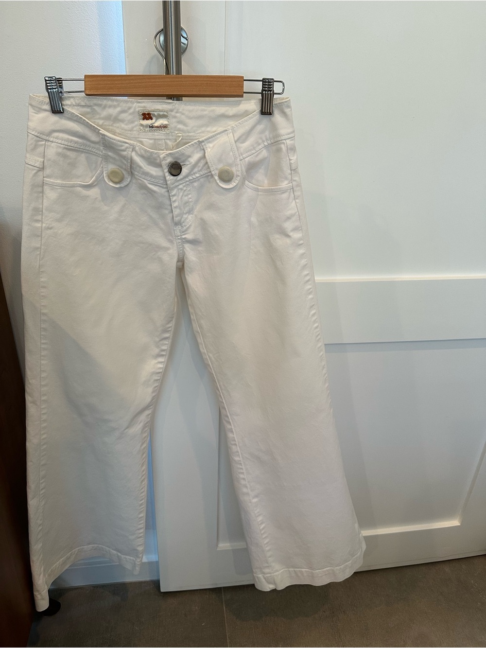Twill Twenty Two White Off/White Women's Wide Leg Jeans W/ Satin Belt.